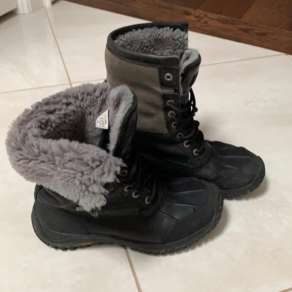 Ladies Black with Grey Fur Ugg Adirondack - Picture 3 of 3